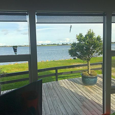 Eksklusiv Sommerhus Beliggende I Vandkanten Munkebo Buitenkant foto